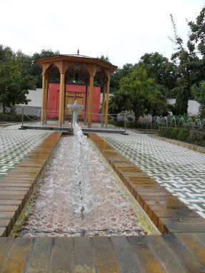 Арабский сад с фонтаном