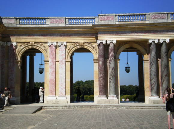 Версаль. Портик Мраморного Трианона с Верхним садом за ним