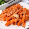Запеченная морковь в пряном медовом маринаде с кунжутом