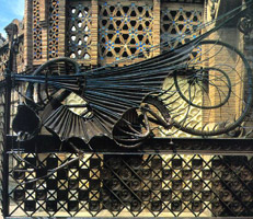 Драконовы врата архитектора Антонио Гауди, 1884-87 г., Барселона