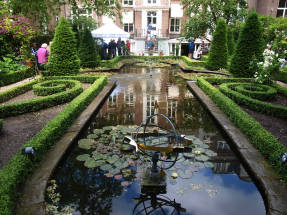 Сад Museum Geelvinck-Hinlopen в Амстердаме