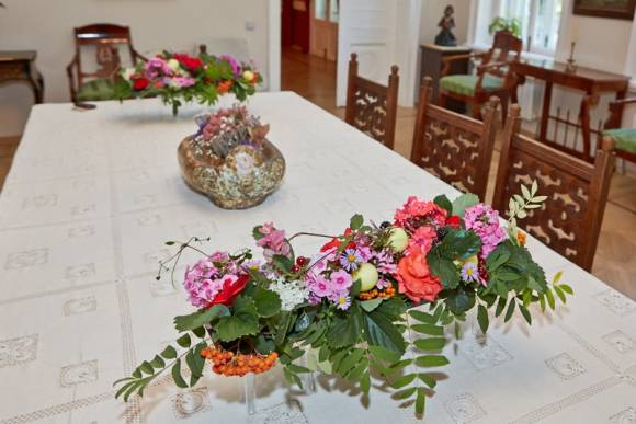 Парная цветочная композиция для столовой