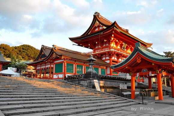 Храм богу риса в Киото, Япония