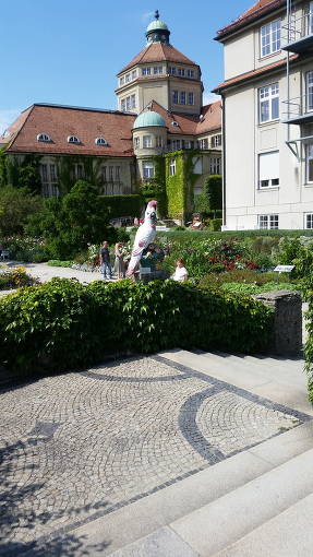 Мюнхенский ботанический сад. Скульптура из Нимфенбургского фарфора