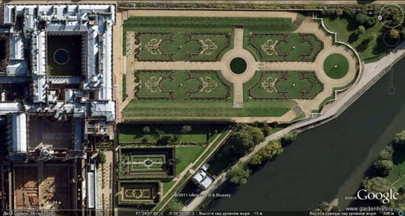Хемптон Корт. Собственный сад Уильяма III и Прудовые
сады Марии II. Спутниковая фотография. Север слева