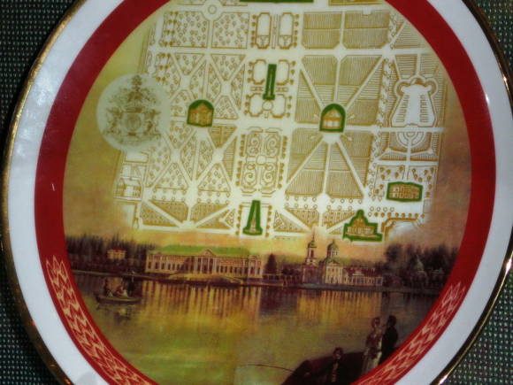 Декоративная тарелка с планом Кусково. Расписана по заказу Шереметева. Севр, фарфор