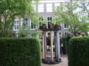 Сад музея Библии в Амстердаме